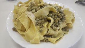  Pappardelle funghi piselli e cremina panna curcuma e ...