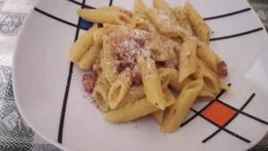 Pennette al curry e pancetta