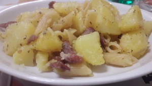 Mezze penne rigate patate e pancetta