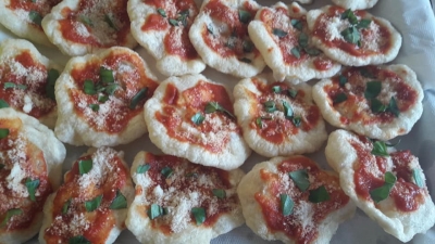 Pizzette fritte napoletane alla montanara