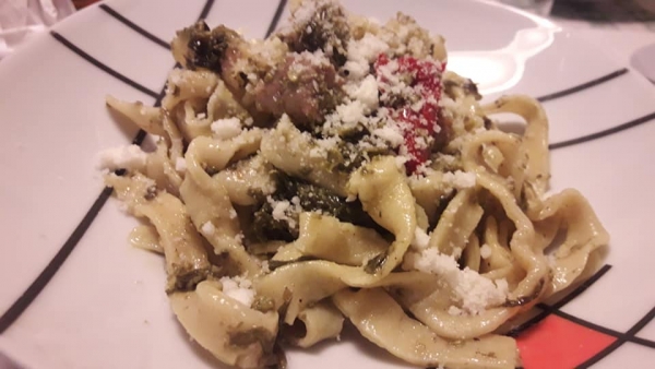 Fettuccine all'uovo friarielli e salsiccia