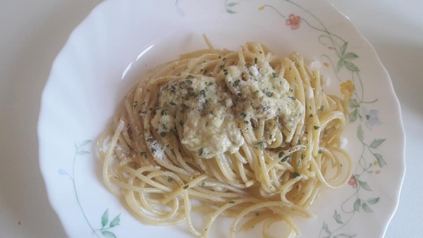 Spaghetti aglio,olio, prezzemolo e pepecorino