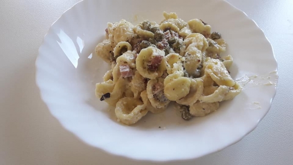 Orecchiette piselli, prosciutto cotto e panna