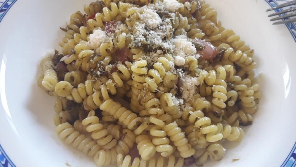 Fusilli bucati corti alla crema di zolle e peperoncino