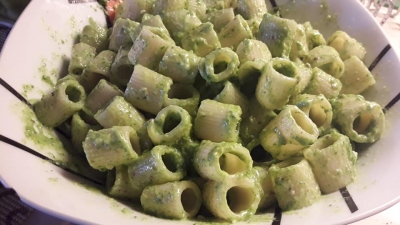 Mezze maniche con Pesto rucola e mandorle