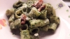 Mezze maniche al pesto di rucola e olive con guanciale croccante 