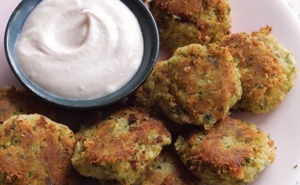 Falafel e salsa d&#039;accompagno