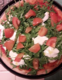 Pizza rucola, stracchino e pomodorini