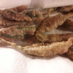 Salvia in pastella integrale fritta