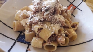 Mezze maniche vellutata di salsiccia e funghi