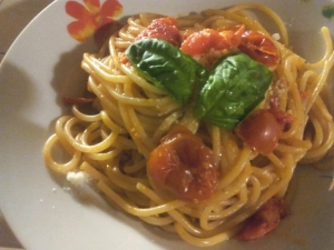 Spaghetti pomodorini e basilico