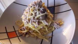 Tagliolini ragù in bianco e olive
