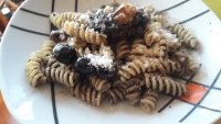 Fusilli gorgonzola, crema di olive e noci
