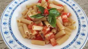 Rigatoni pomodori e acciughe