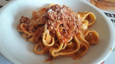 Fettuccine fatte in casa al rag&ugrave;