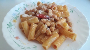 Rigatoni e ceci al sugo piccante