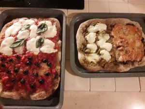 Pizza ai 7 cereali con olive e grana, margherita, fiori di zucca e mozzarella, prosciutto cotto e provola