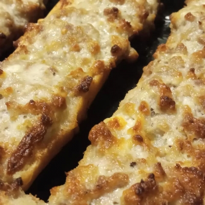 Crostini salsiccia e stracchino