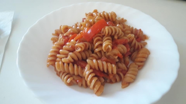 Fusilli integrali, peperoni e cayenna