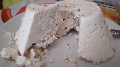Caciottina di primo sale al pepe