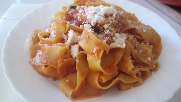 Pappardelle all'uovo... sugo piccante